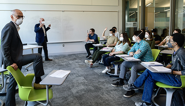 Co-professors Ezekiel Emanuel, left, and Steven Pearlstein conduct the semester’s final class of “How Washington Really Works” at Horizon Hall. Photos by Evan Cantwell/Creative Services
